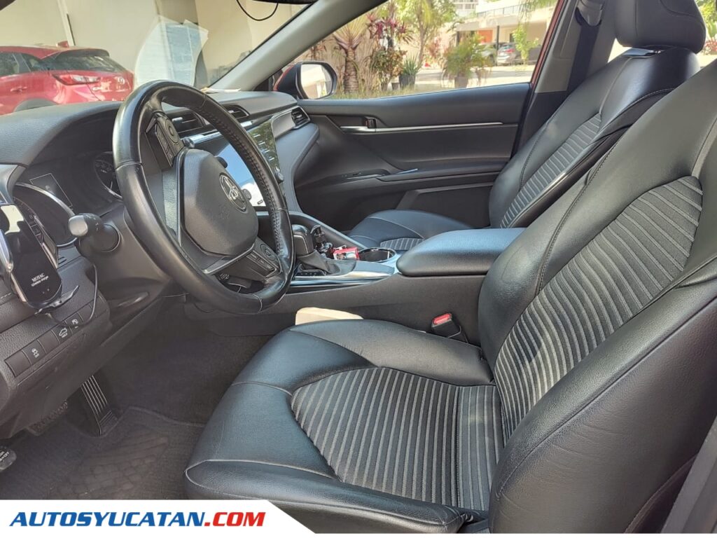 Toyota Camry SE 2020