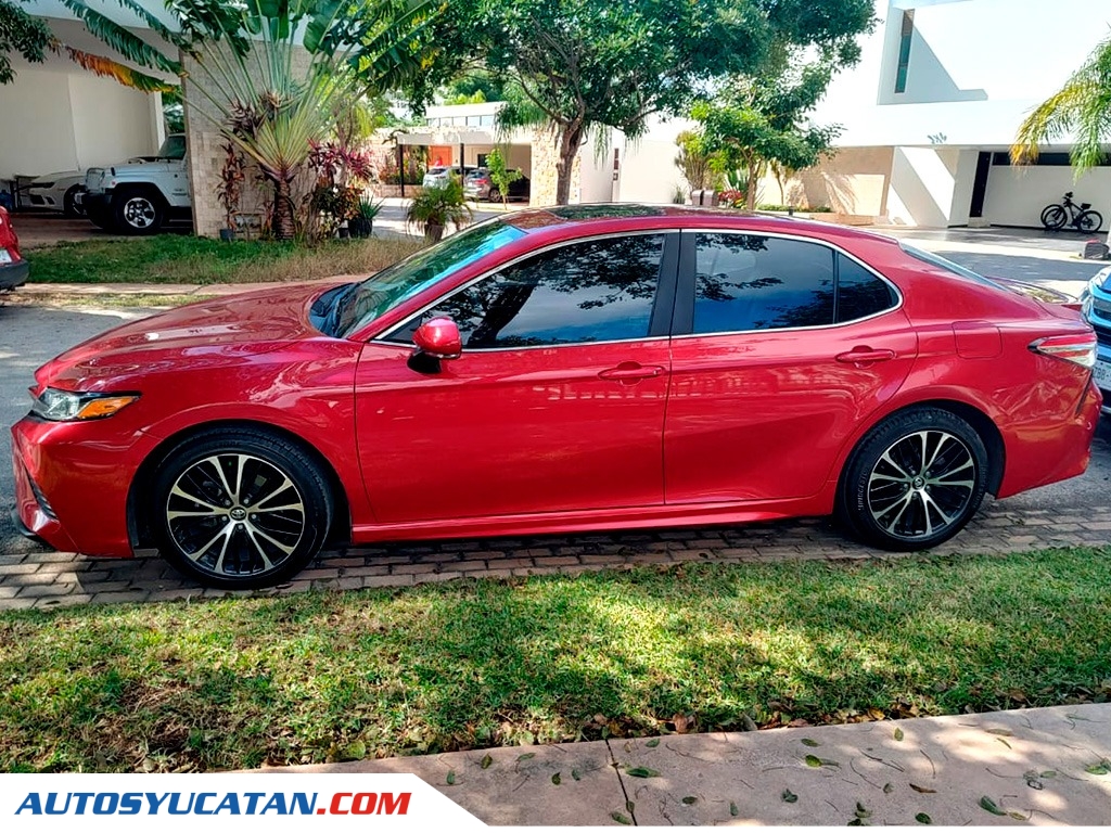 Toyota Camry SE 2020