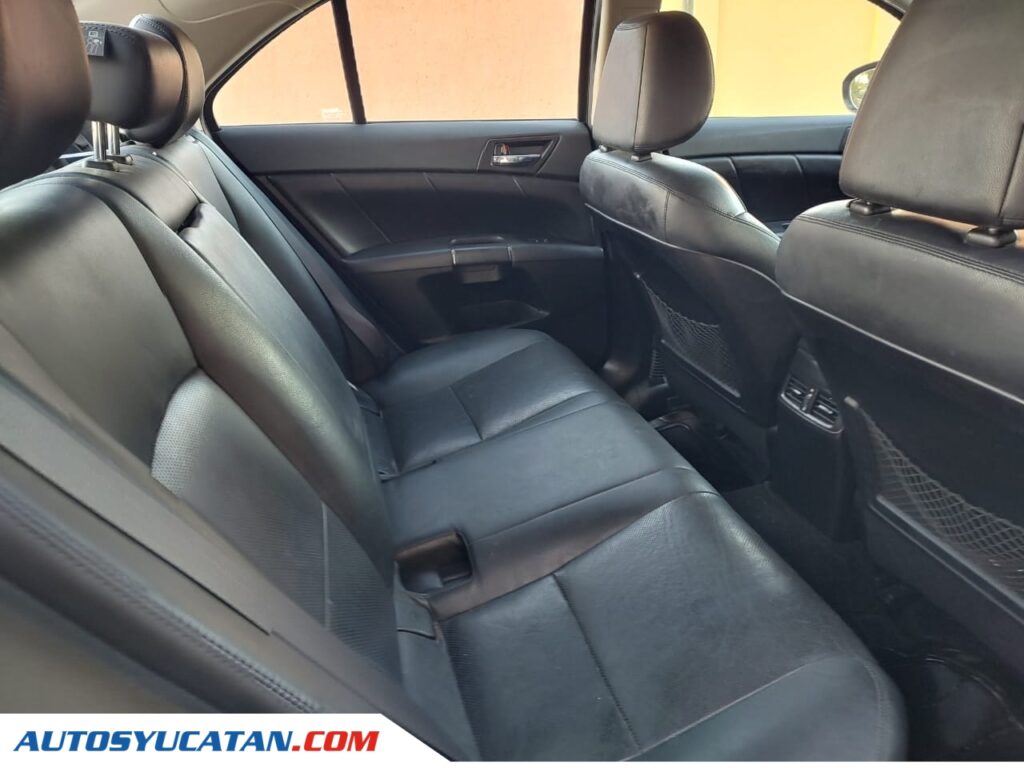 Suzuki Kizashi GLX CVT 2.4 L 2014