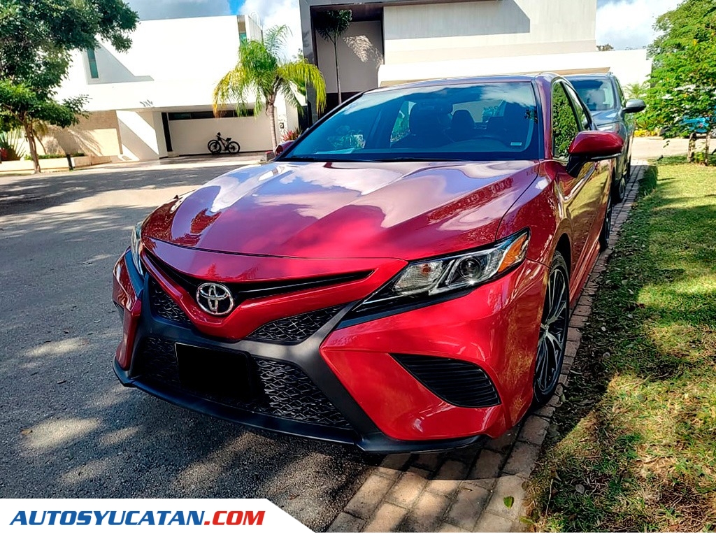 Toyota Camry SE 2020