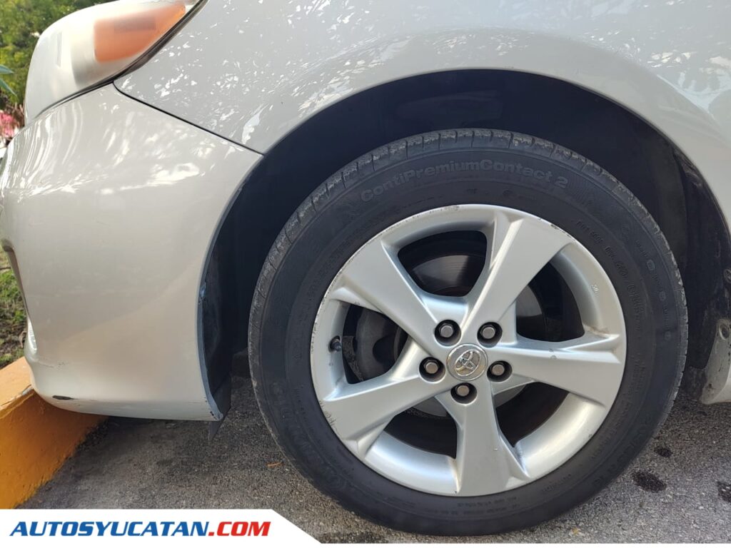 Toyota Corolla XLE 2013