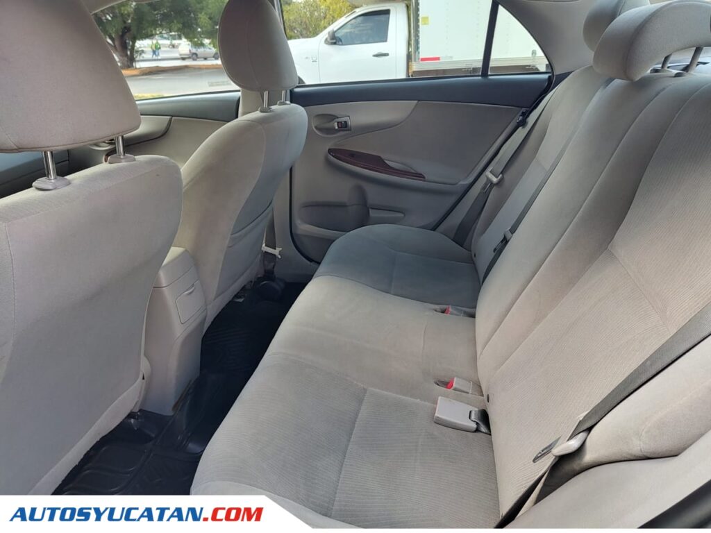 Toyota Corolla XLE 2013