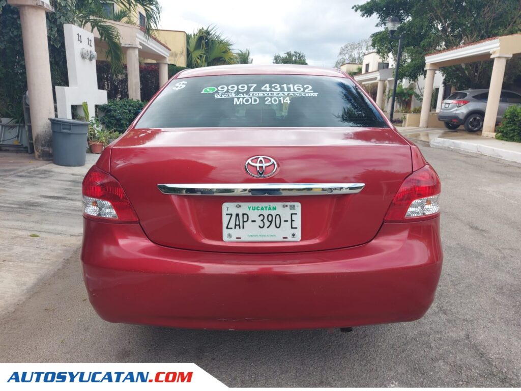 Toyota Yaris Sedan Premium 2014
