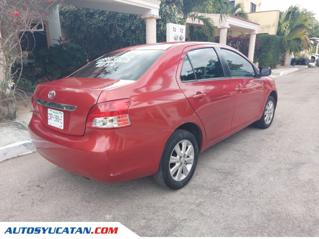 Toyota Yaris Sedan Premium 2014