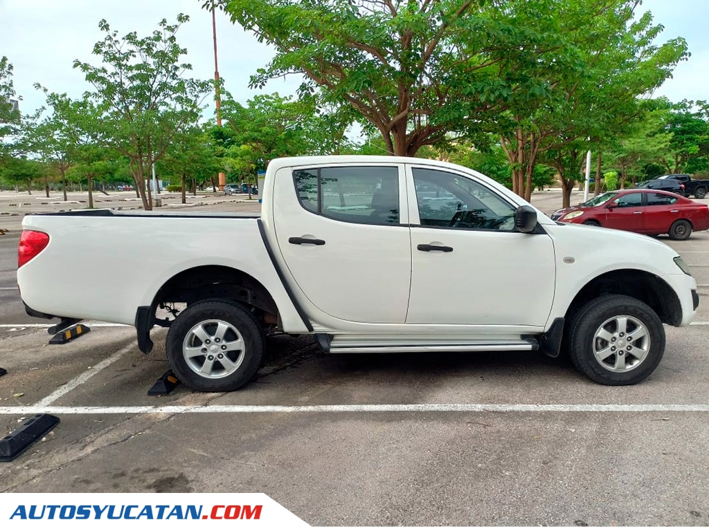 Mitsubishi L200 2015
